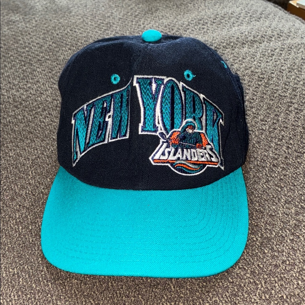 Deadstock Vintage NHL New York Islanders Starter Snapback Cap - 100% Wool!